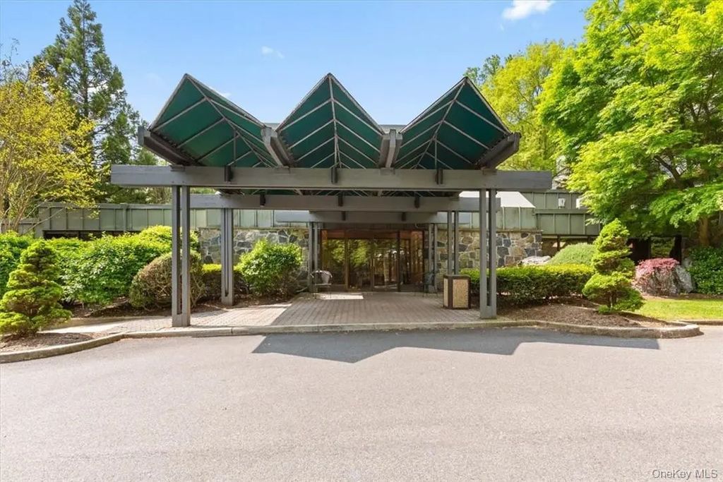 2 Fountain Lane # 3w, Scarsdale