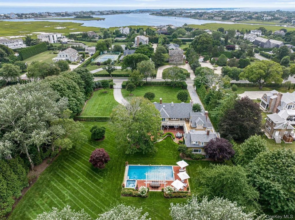 92 Beach Lane, Westhampton Beach