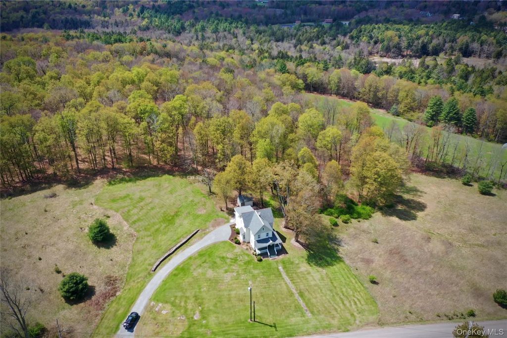 70 Royce Road, Bethel