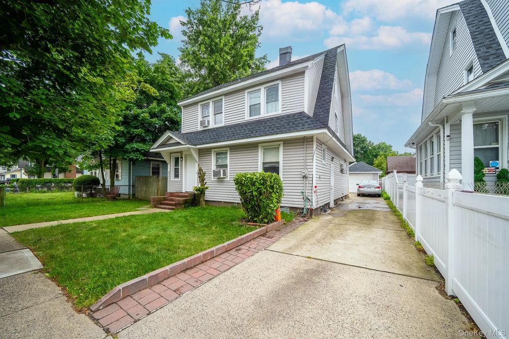 295 Washington Street, Hempstead