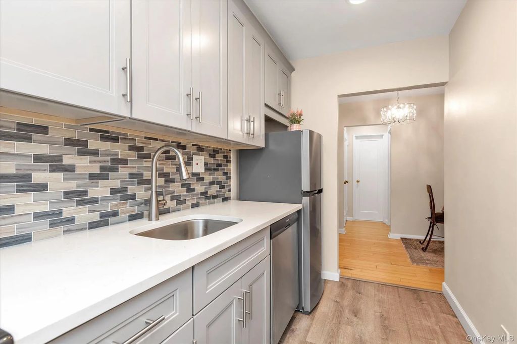 396 Merrick Road # 1a, Rockville Centre