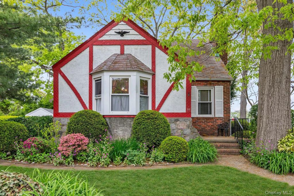 111 E Euclid Street, Valley Stream