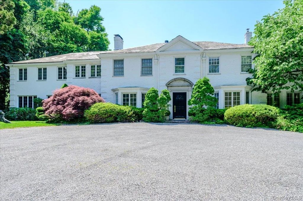 126 Station Road, Great Neck