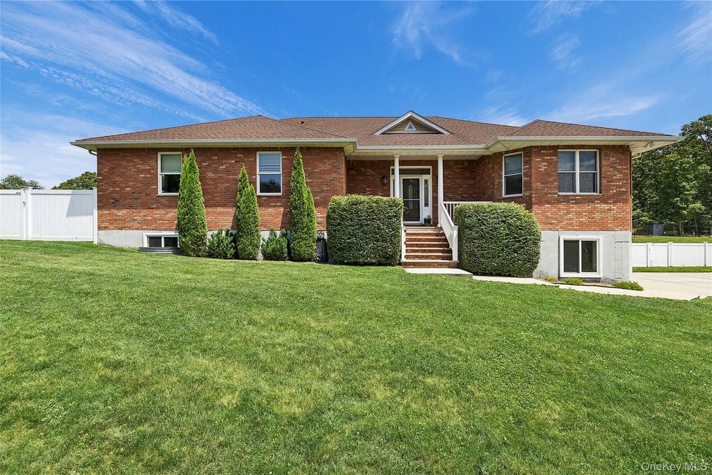 52 Mastro Road, Calverton