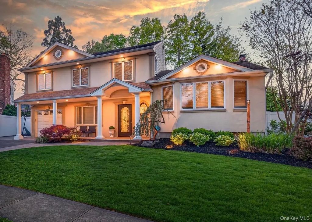 10 Wentworth Drive, Dix Hills