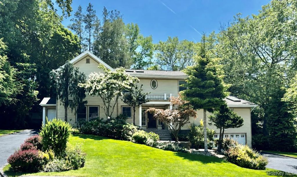 8 Briarfield Drive, Great Neck