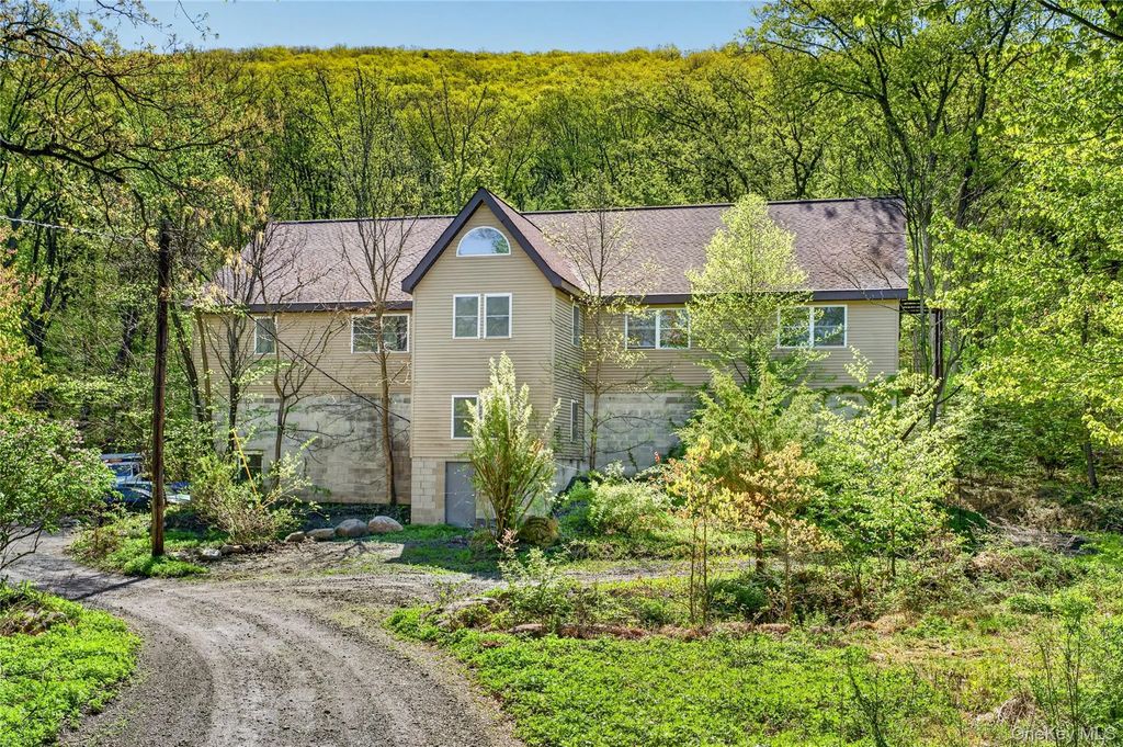 12 Summit Trail, Blooming Grove