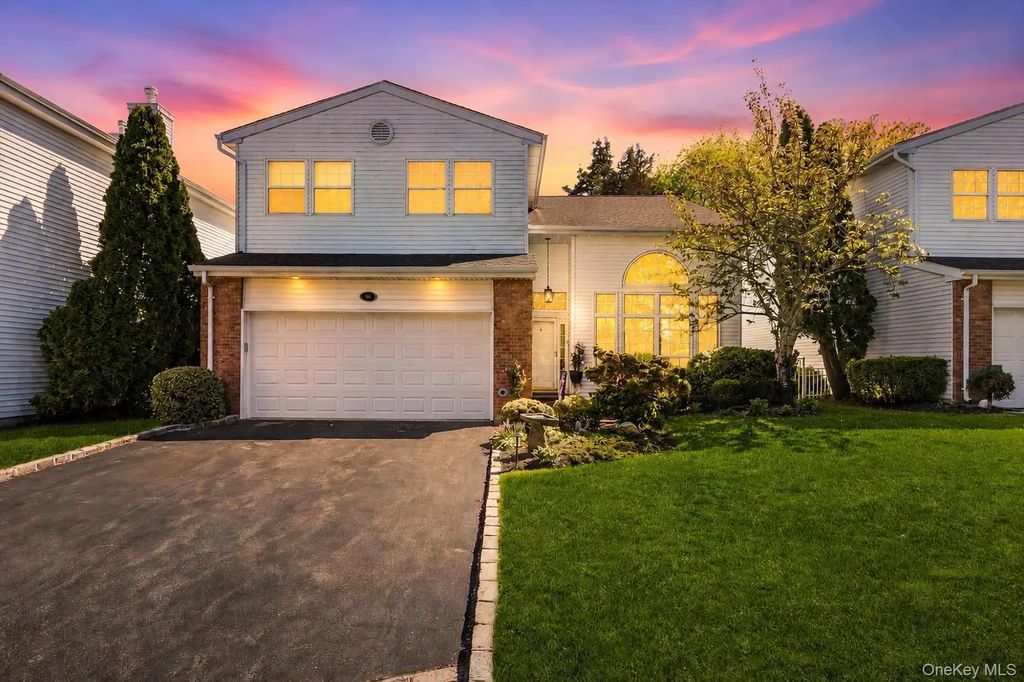 96 Fairway View Drive, Commack