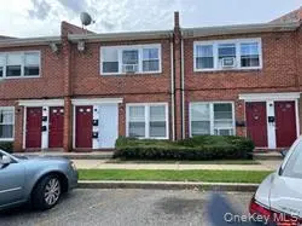 680 Evelyn Avenue 2 A, East Meadow