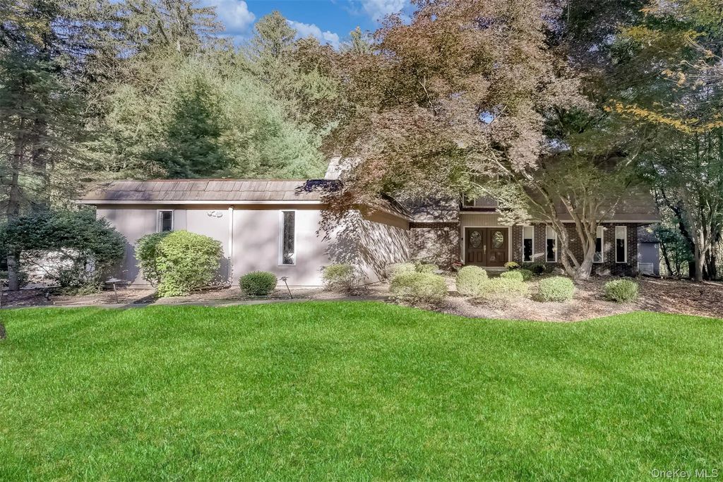 8 Kings Gate Road, Suffern