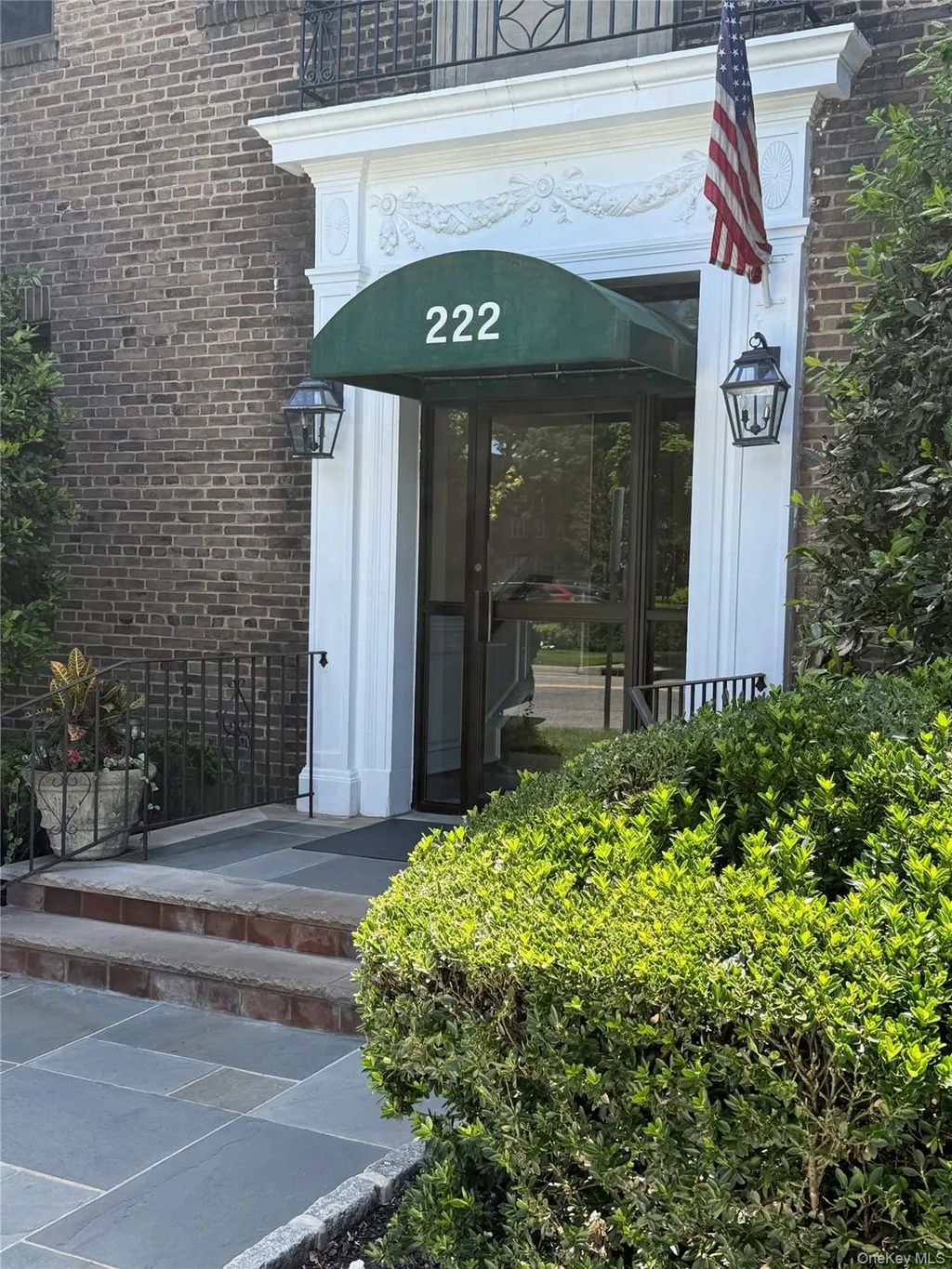 222 7th Street 3c, Garden City