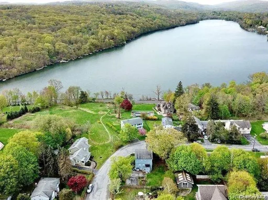 Walton Terr/lakes Terrace, Monroe