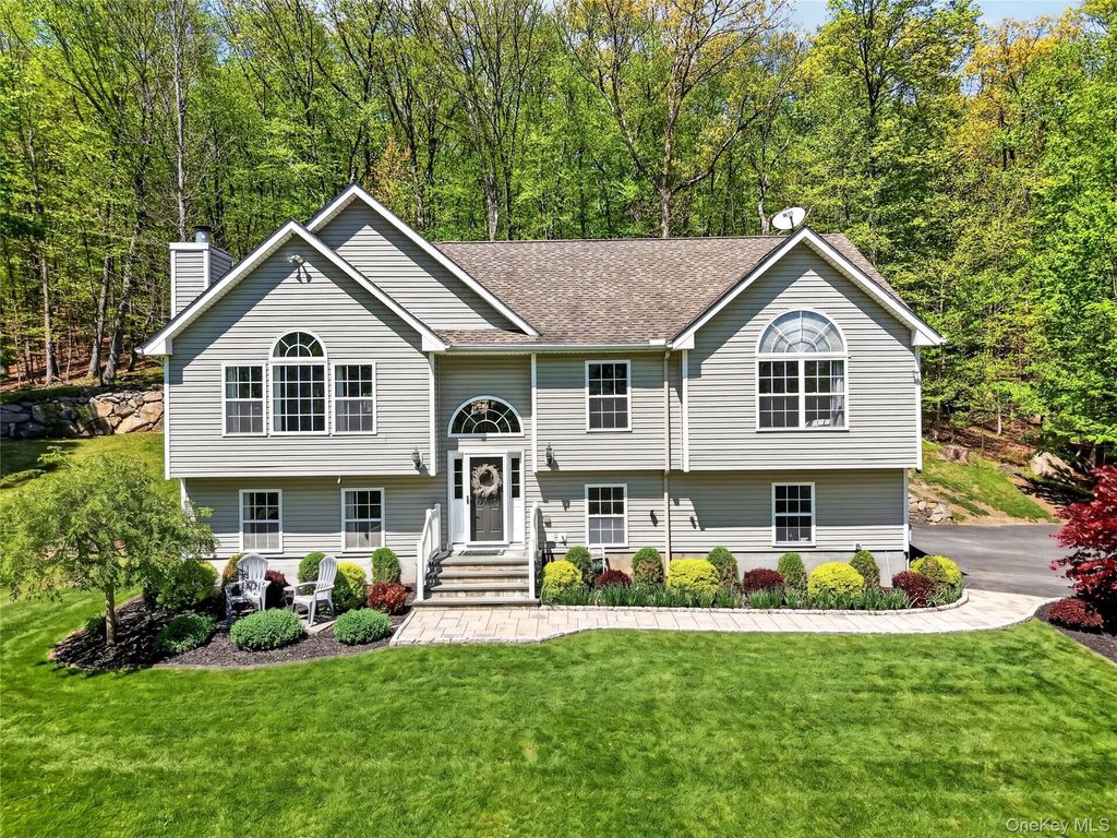 22 Hazel Hill Road, Mahopac