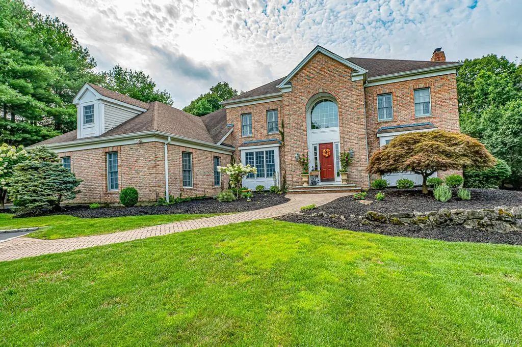 9 Fox Meadow Lane, Head Of The Harbor