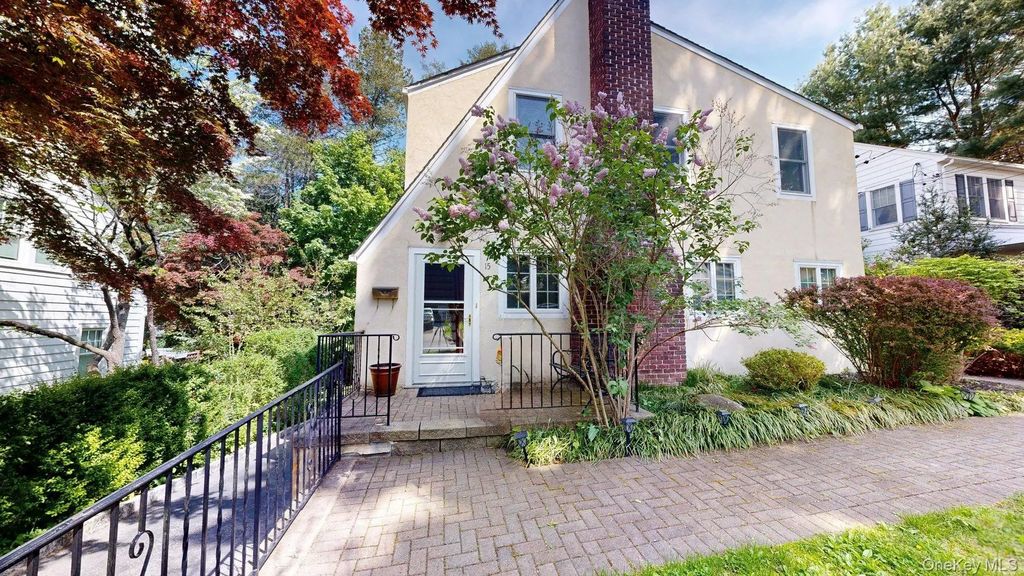 15 Woodbine Road, Irvington
