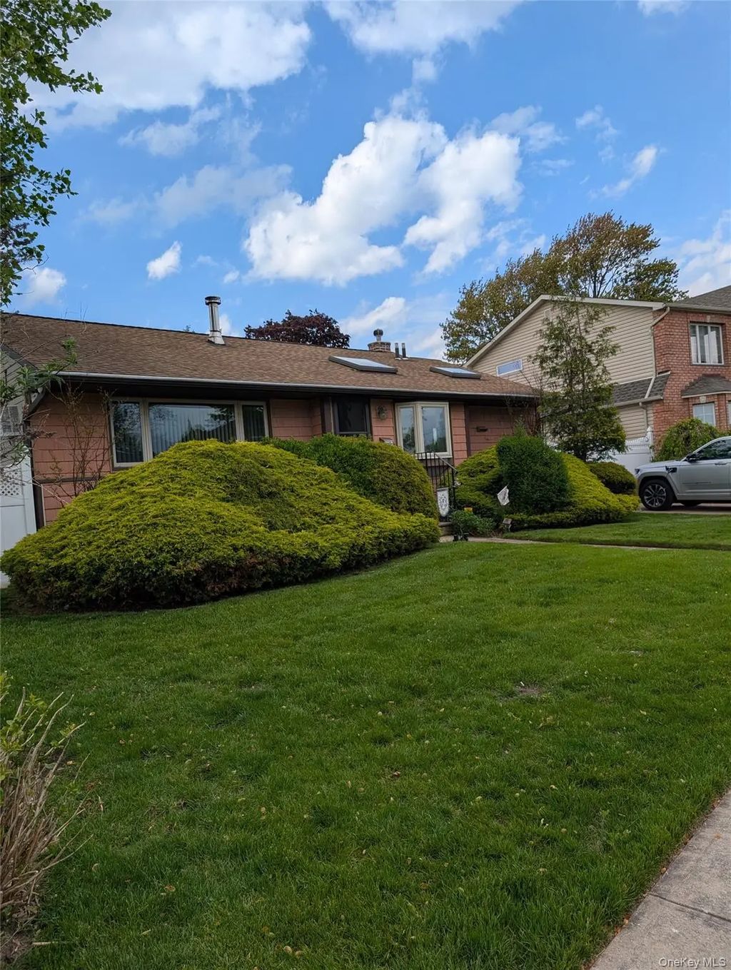 5 Columbia Road, Hicksville