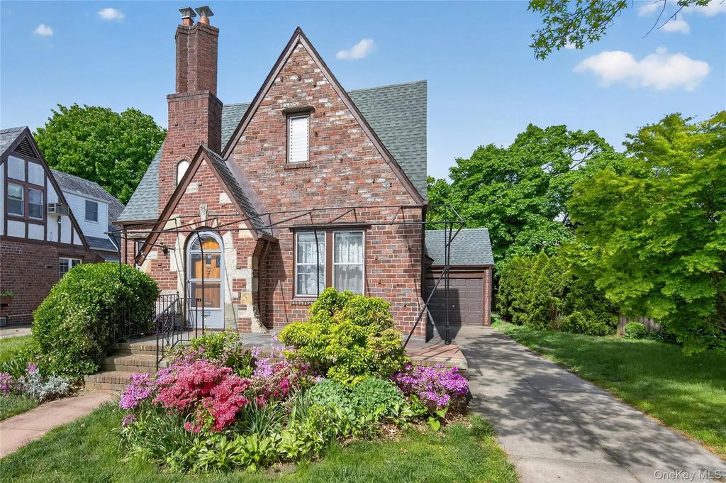 114 New Hyde Park Road, Garden City