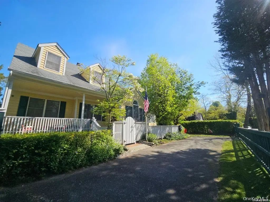 10 Phyllis Road, Mastic Beach