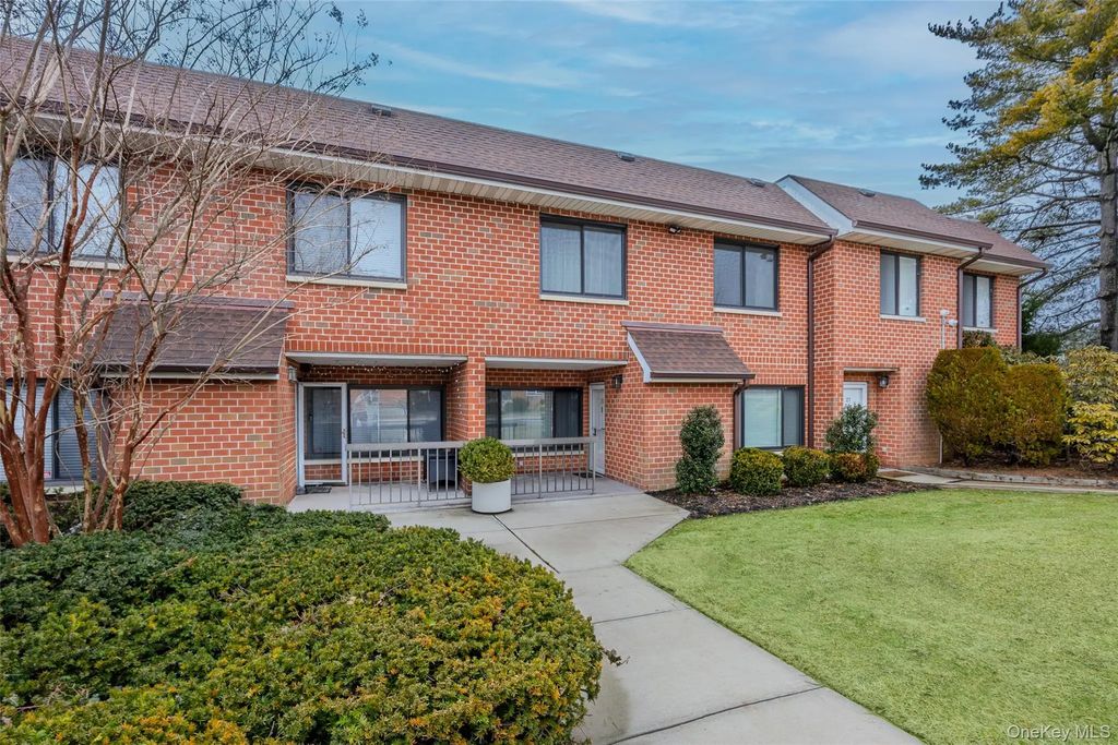99 S Park Avenue # 28, Rockville Centre