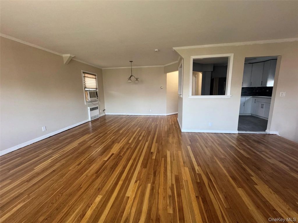 375 Cochran Place 2, Valley Stream