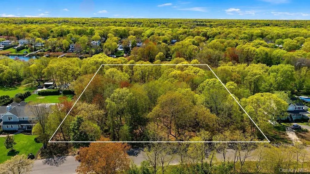 21 Hampton Drive, Center Moriches