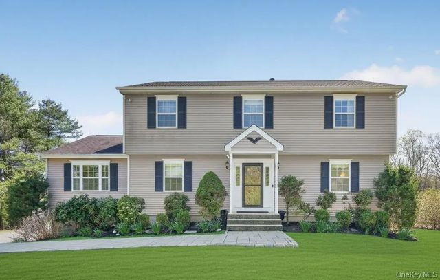 11 Bradley Drive, Brewster