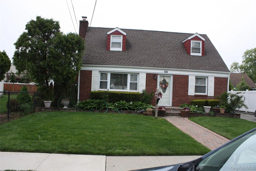 138 Manor Parkway, Uniondale