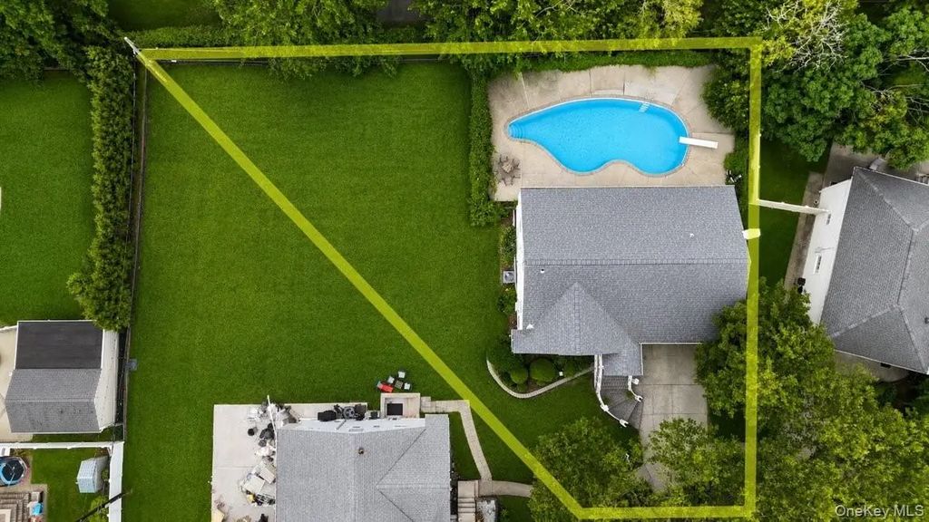 916 Lawrence Court, North Woodmere