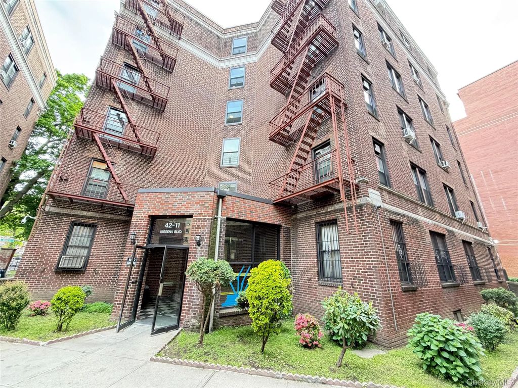 42-11 Kissena Boulevard # 4a, Flushing