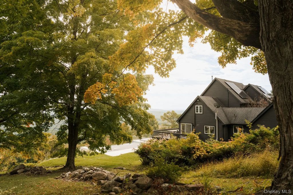 704 Mountain Road, Middletown