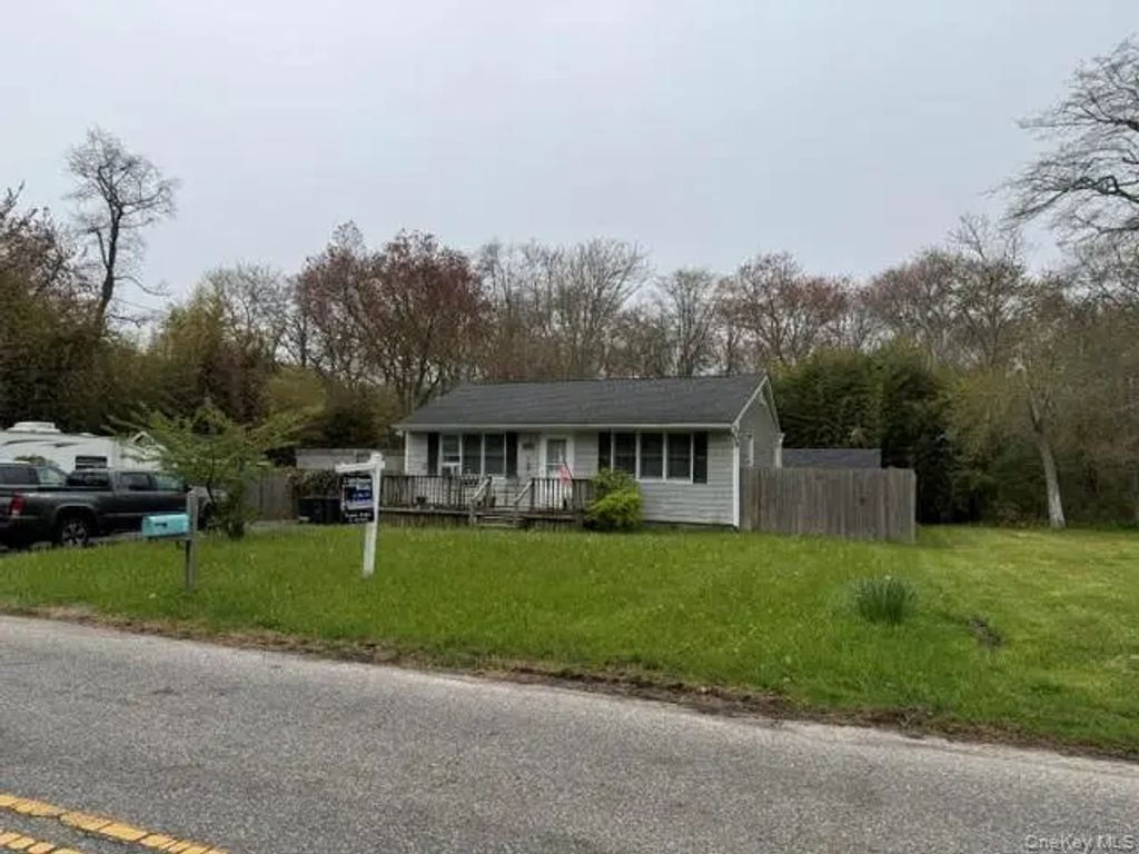 10 Whittier Drive, Mastic Beach
