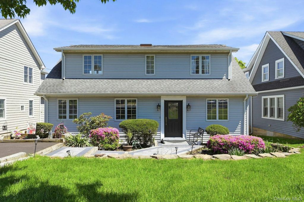 19 Hillside Avenue, Northport