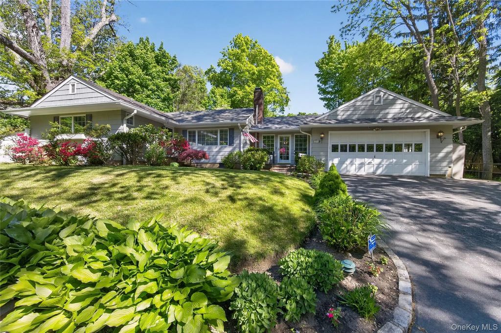 247 Buckram Road, Locust Valley