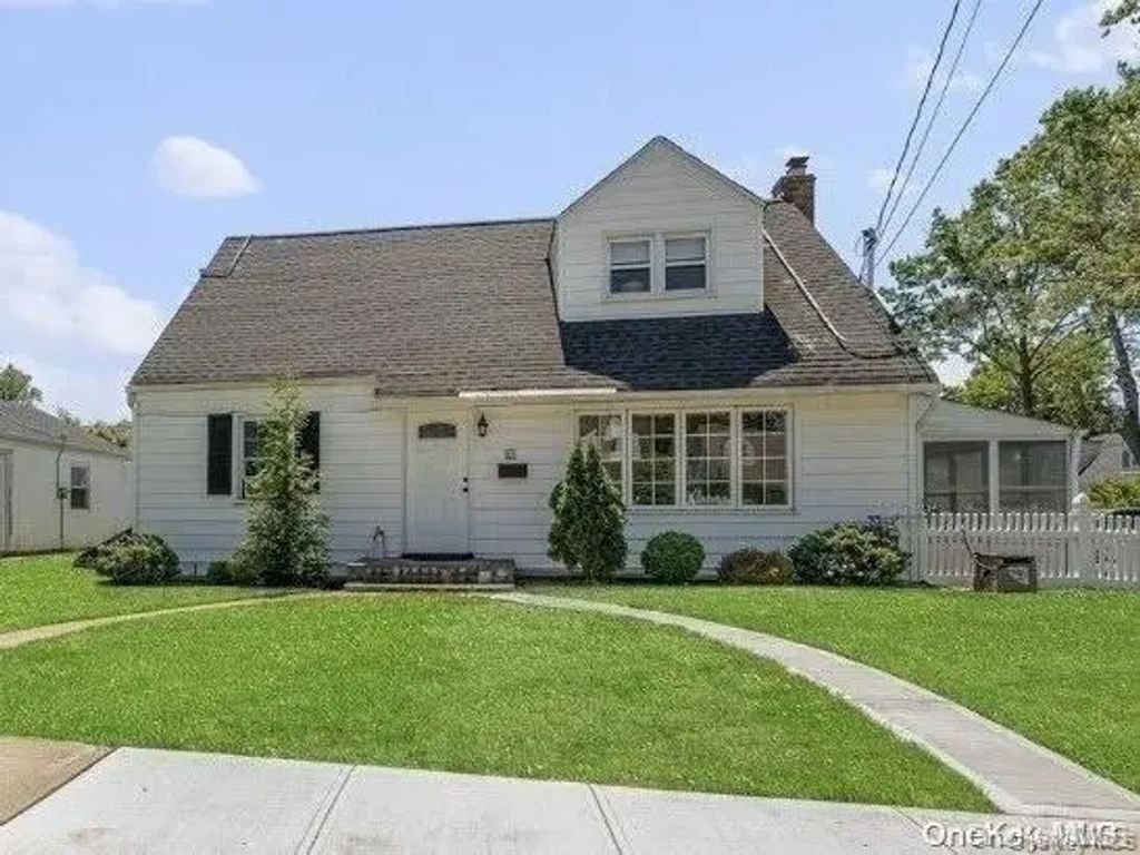 22 Pine Lane, Valley Stream