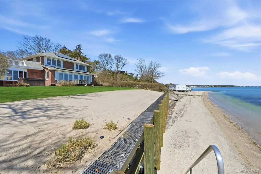 8908 Peconic Bay Boulevard, Laurel