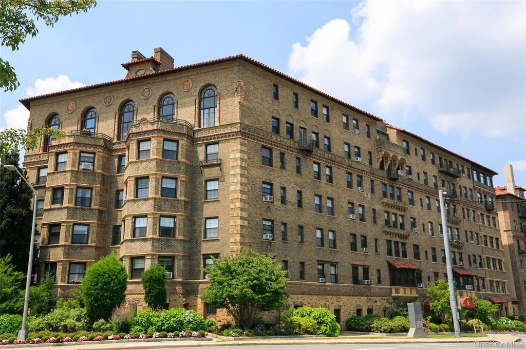 14 N Chatsworth Avenue # 2b, Larchmont