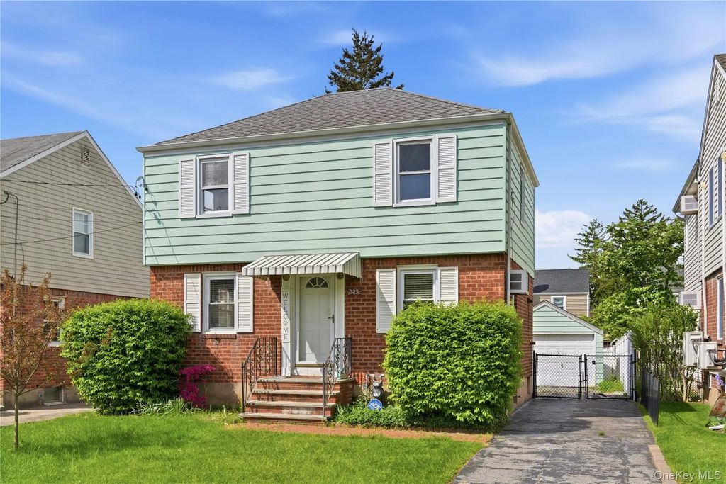325 White Road, Mineola