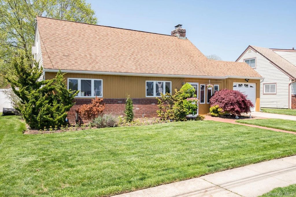 340 Seaford Avenue, Massapequa