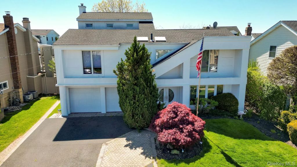 2912 Bay Drive, Merrick