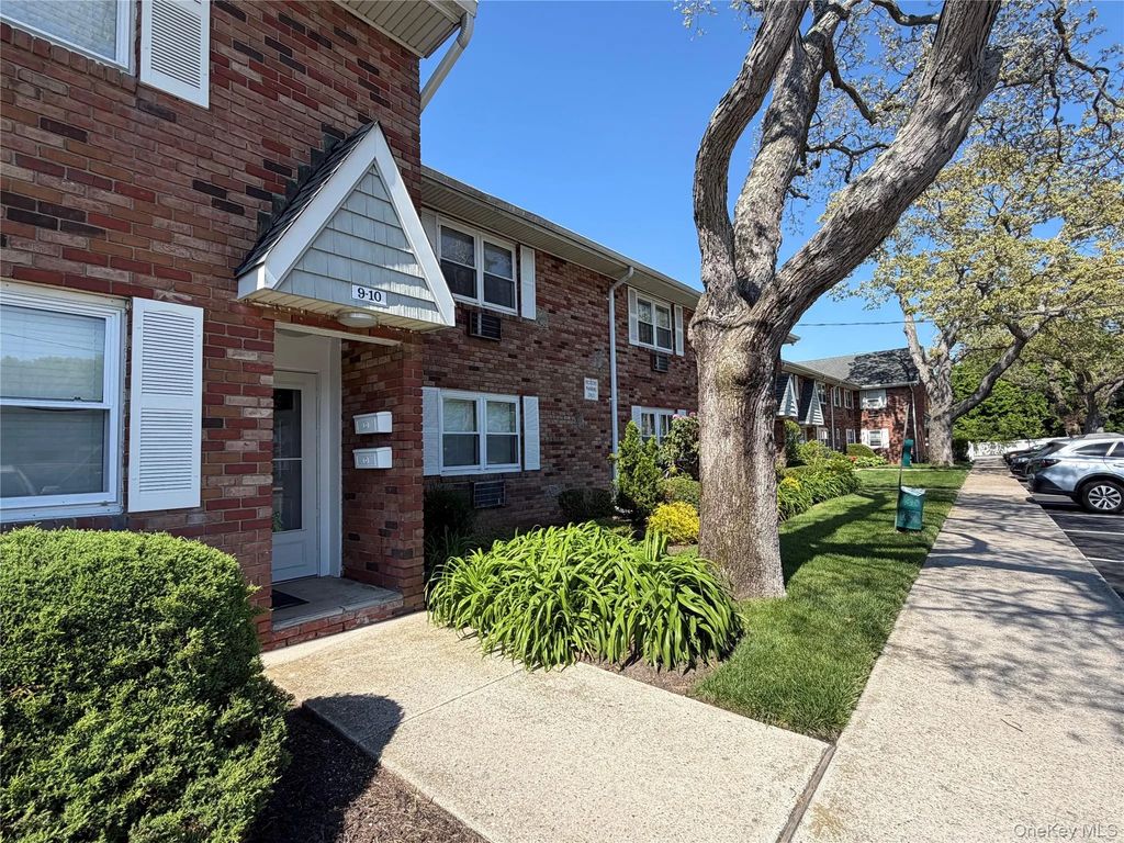 100 Connetquot Avenue # 10, East Islip