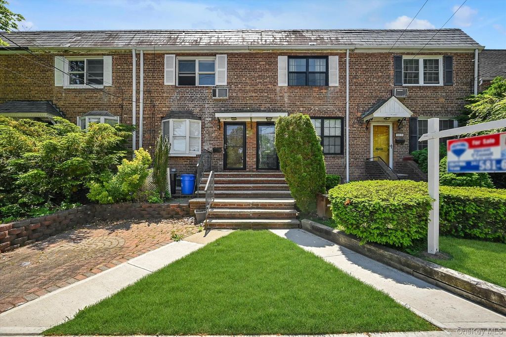 15822 Powells Cove Boulevard, Whitestone