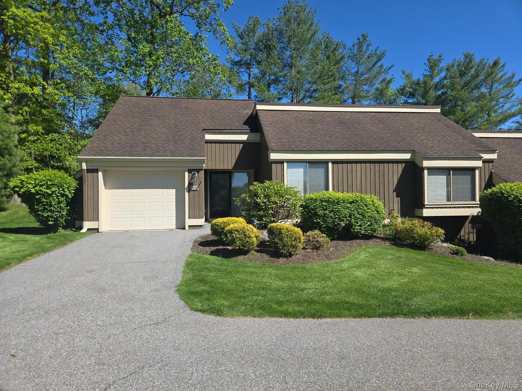 586 Heritage Hills # A, Somers