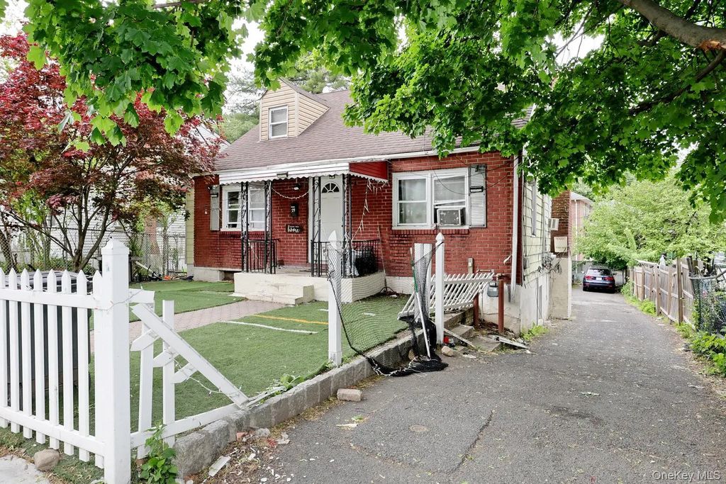29 Fairview Avenue, Spring Valley