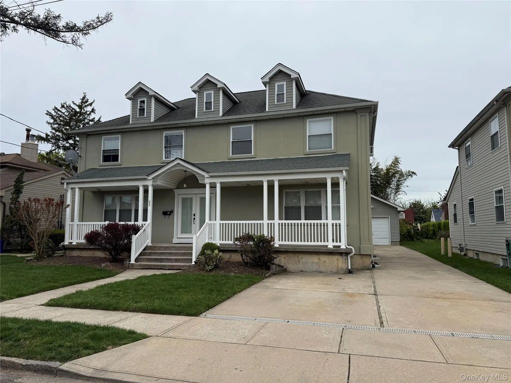 33 3rd Avenue, Westbury