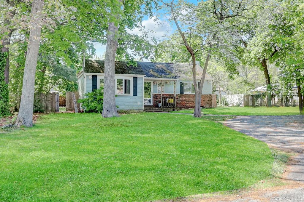50 Ridgedale Avenue, Farmingville
