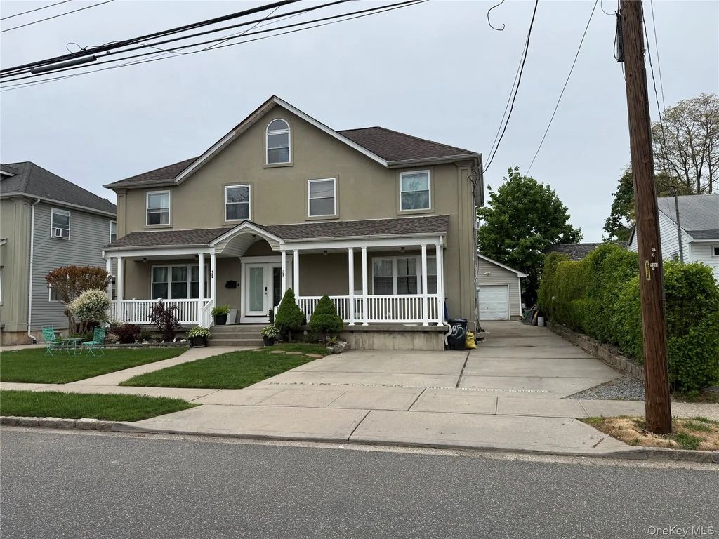 35 3rd Avenue, Westbury