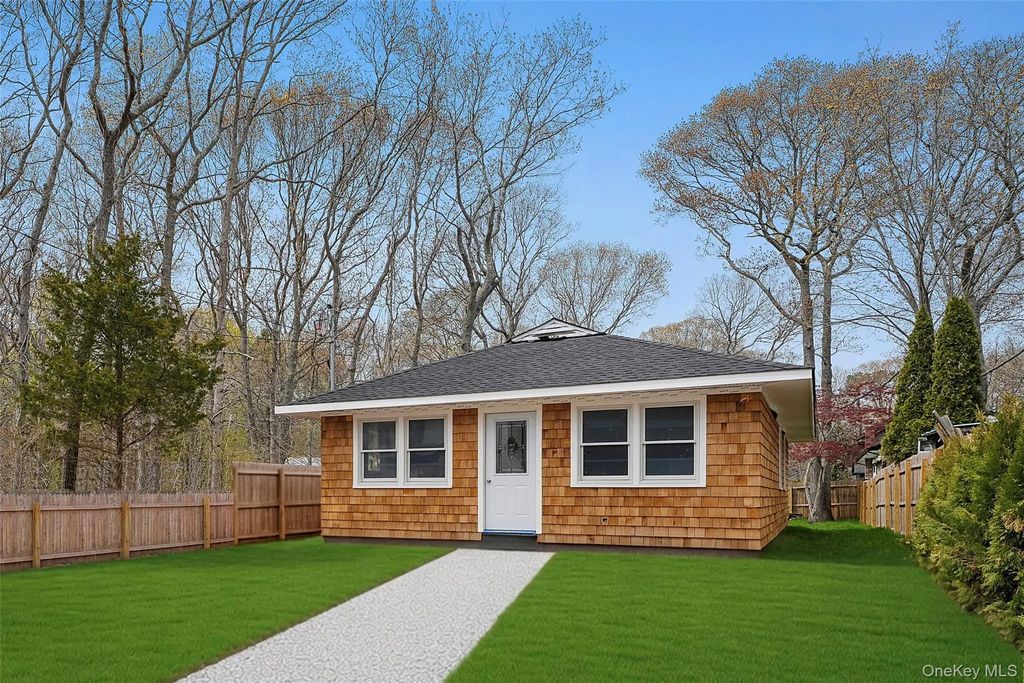 50 Squires Avenue, East Quogue