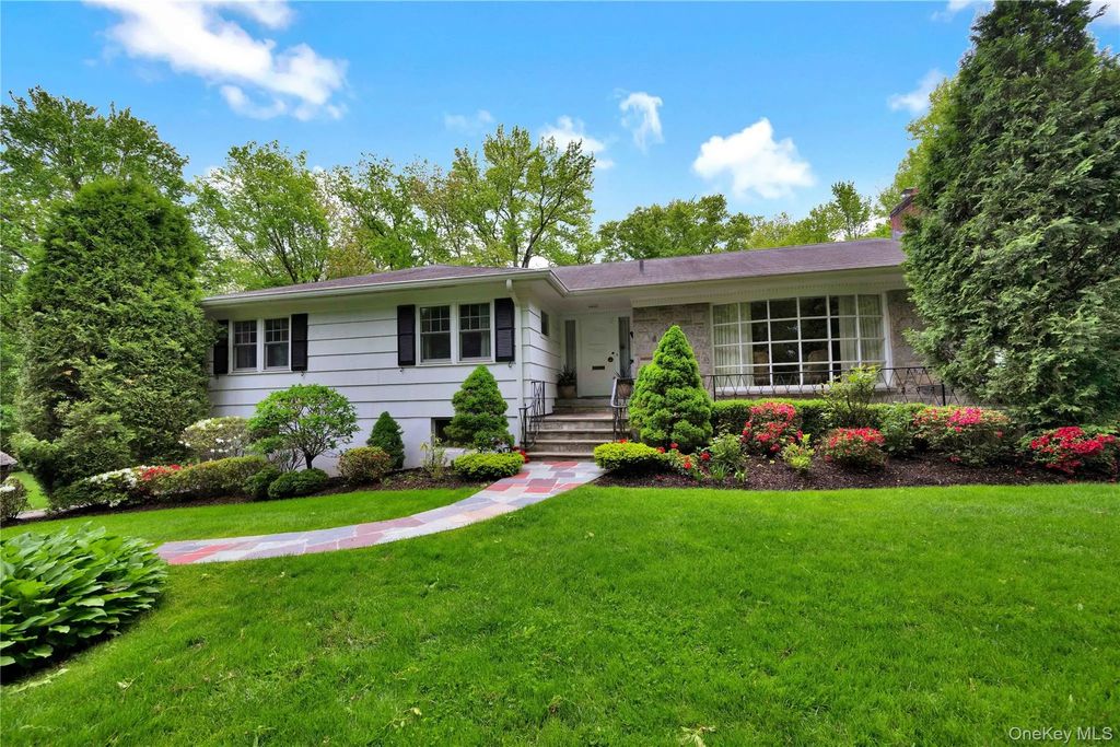 2 Bonnie Briar Lane, Larchmont