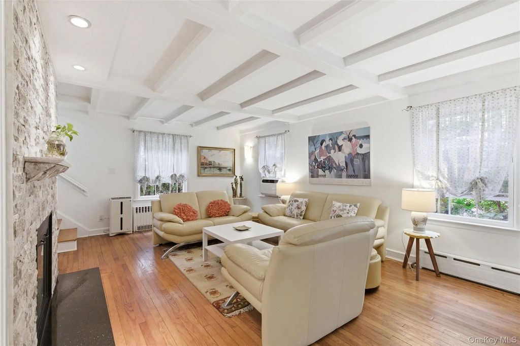 47 Onderdonk Avenue, Manhasset