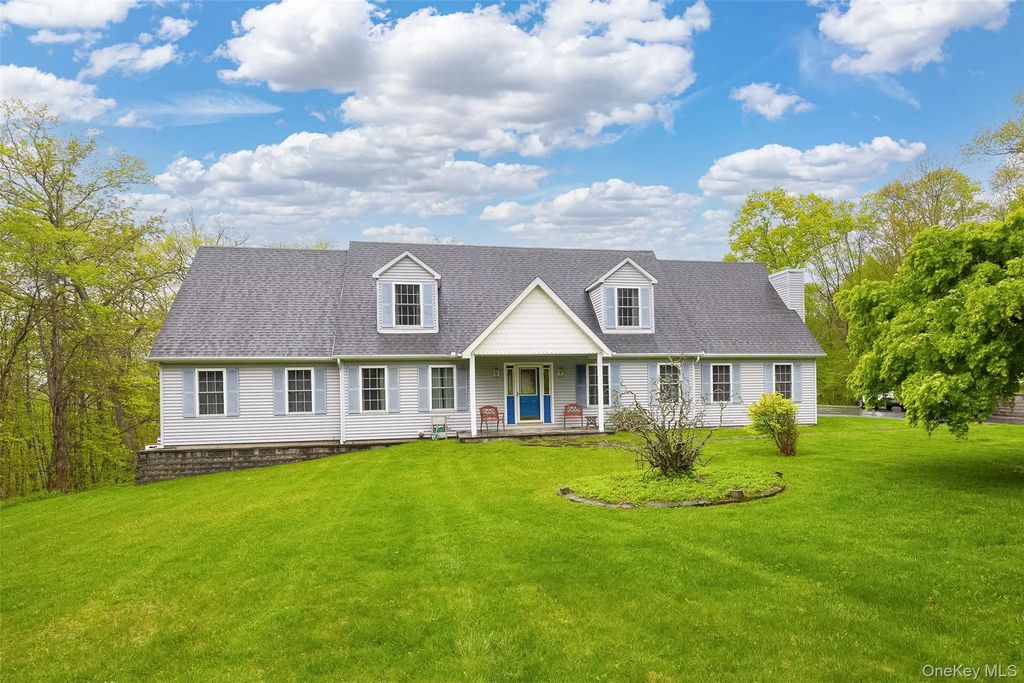 79 E Forest Trail, Holmes